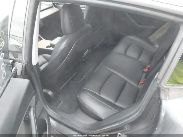 5YJ3E1EB7JF103885 2018 TESLA MODEL 3 - Image 8