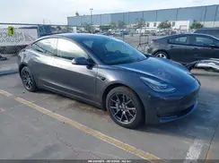 5YJ3E1EB7JF104261 2018 TESLA MODEL 3