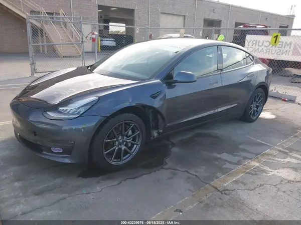 5YJ3E1EB7JF104261 2018 TESLA MODEL 3 - Image 2
