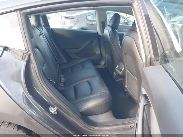 5YJ3E1EB7JF104261 2018 TESLA MODEL 3 - Image 8