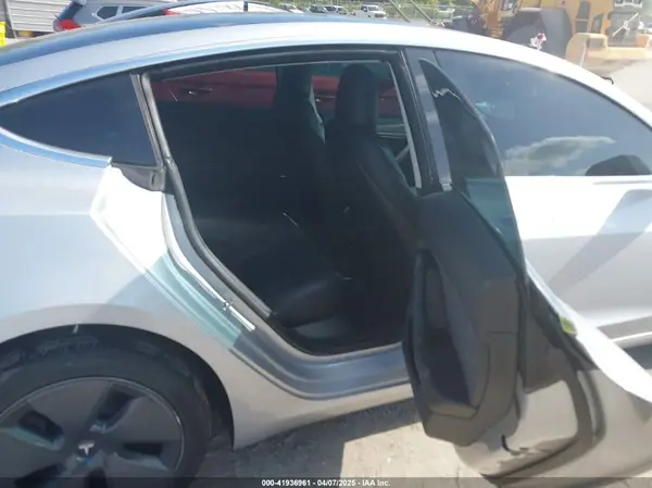 5YJ3E1EB7JF104356 2018 TESLA MODEL 3 - Image 8