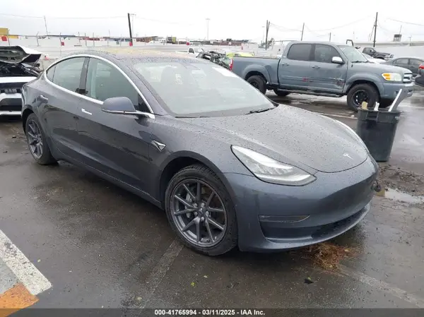 5YJ3E1EB7JF114305 2018 TESLA MODEL 3 - Image 1