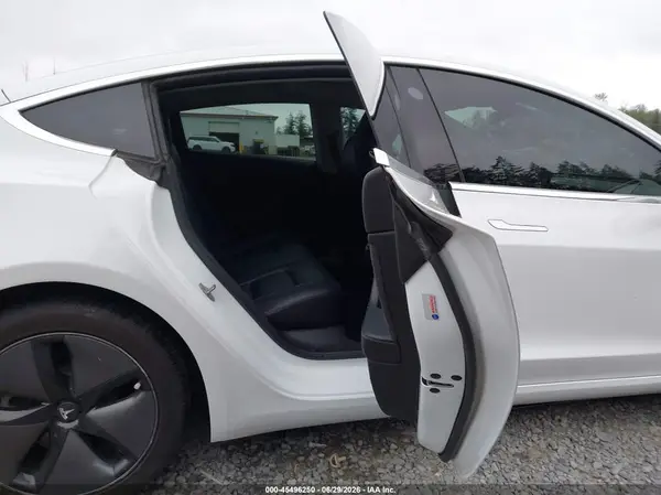 5YJ3E1EB7JF115437 2018 TESLA MODEL 3 - Image 8
