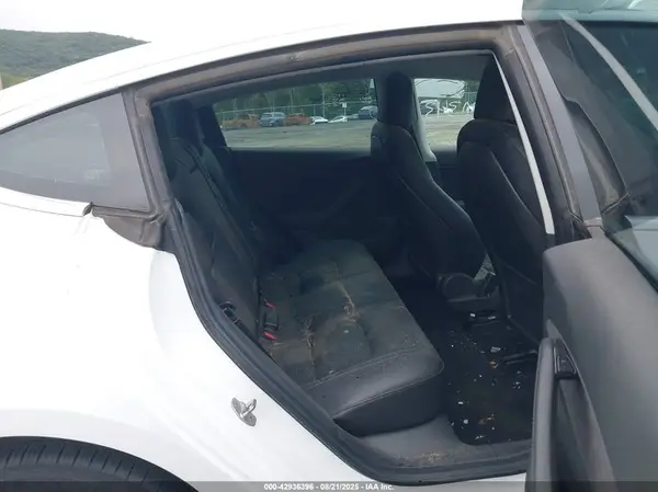 5YJ3E1EB7JF115583 2018 TESLA MODEL 3 - Image 8