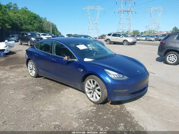 5YJ3E1EB7JF117561 2018 TESLA MODEL 3 - Image 1