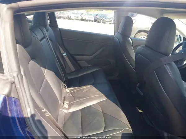 5YJ3E1EB7JF117561 2018 TESLA MODEL 3 - Image 8