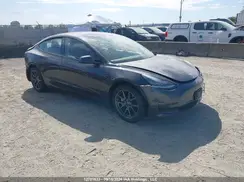 5YJ3E1EB7JF126860 2018 TESLA MODEL 3
