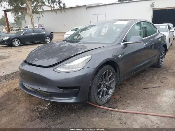 5YJ3E1EB7JF128737 2018 TESLA MODEL 3 - Image 2