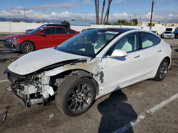 5YJ3E1EB7JF134781 2019 TESLA MODEL 3 - Image 1