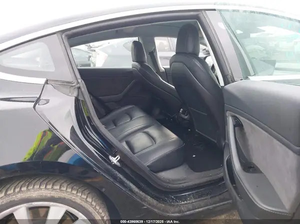 5YJ3E1EB7JF178537 2018 TESLA MODEL 3 - Image 8