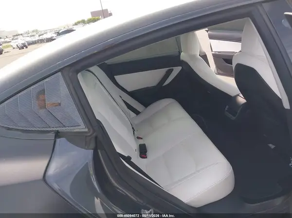 5YJ3E1EB7JF183964 2018 TESLA MODEL 3 - Image 8