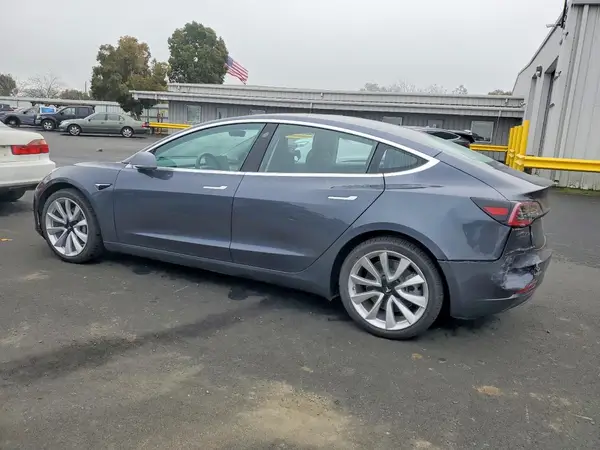 5YJ3E1EB7JF185231 2018 TESLA MODEL 3 - Image 2