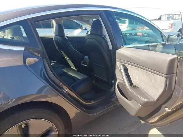 5YJ3E1EB7KF386323 2019 TESLA MODEL 3 - Image 8