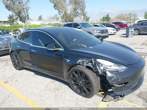 5YJ3E1EB7KF390565 2019 TESLA MODEL 3 - Image 1