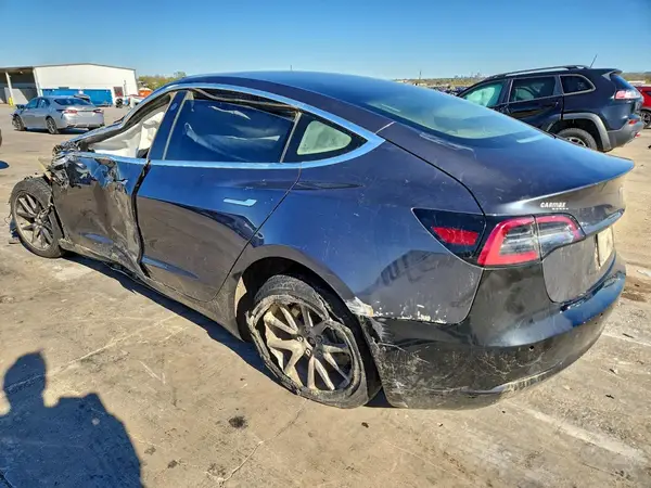 5YJ3E1EB7KF450358 2019 TESLA MODEL 3 - Image 2