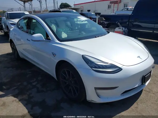 5YJ3E1EB7KF494618 2019 TESLA MODEL 3 - Image 1