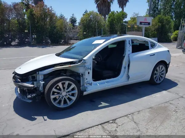 5YJ3E1EB7LF628030 2020 TESLA MODEL 3 - Image 2