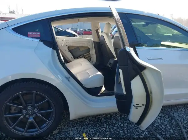 5YJ3E1EB7LF639223 2020 TESLA MODEL 3 - Image 8