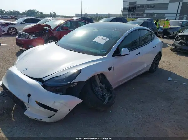 5YJ3E1EB7MF020011 2021 TESLA MODEL 3 - Image 2