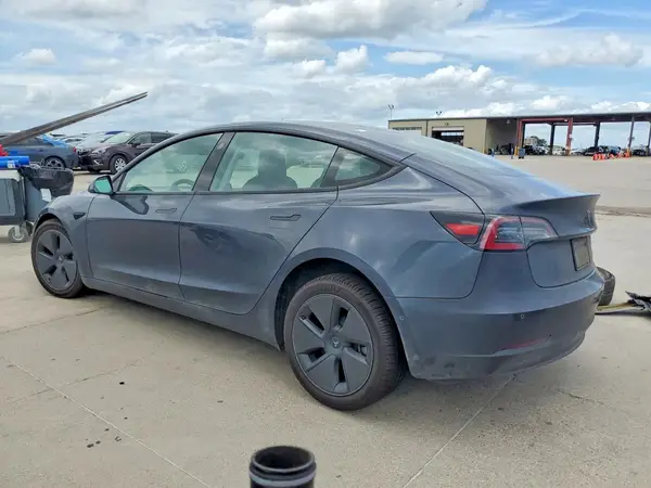 5YJ3E1EB7MF061710 2021 TESLA MODEL 3 - Image 2