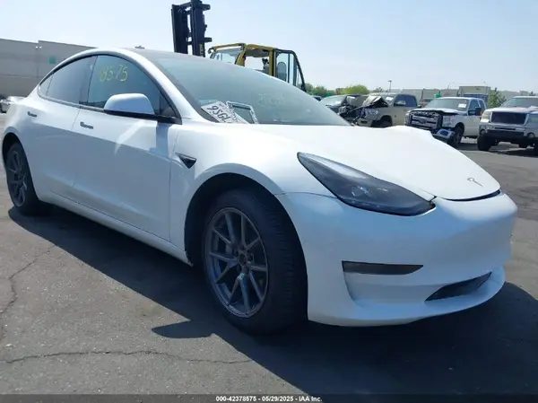 5YJ3E1EB7MF072609 2021 TESLA MODEL 3 - Image 1