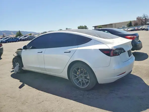 5YJ3E1EB7MF077924 2021 TESLA MODEL 3 - Image 2
