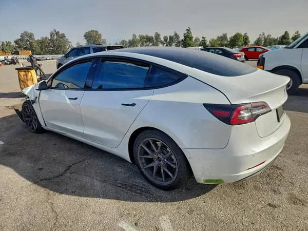5YJ3E1EB7MF879731 2021 TESLA MODEL 3 - Image 2