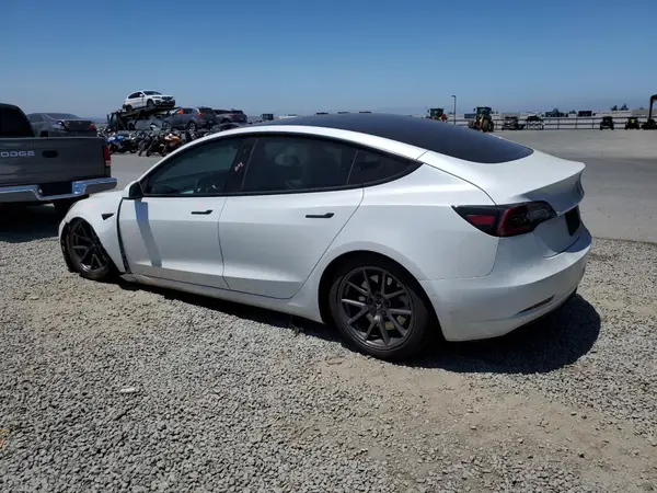 5YJ3E1EB7MF937689 2021 TESLA MODEL 3 - Image 2
