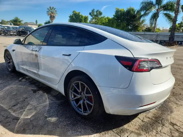 5YJ3E1EB7MF975889 2021 TESLA MODEL 3 - Image 2