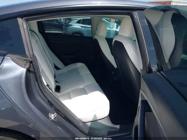 5YJ3E1EB7NF109613 2022 TESLA MODEL 3 - Image 8