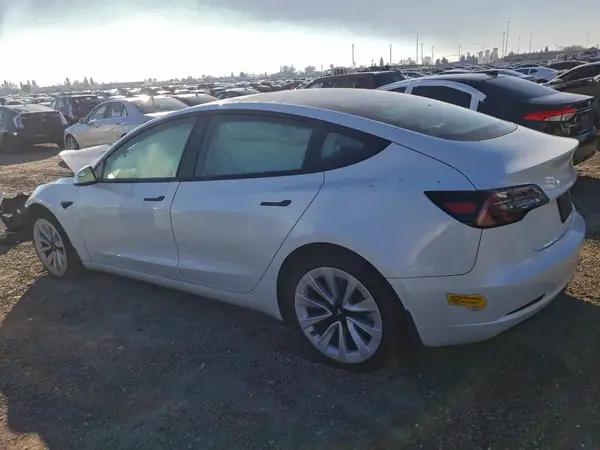 5YJ3E1EB7NF110051 2022 TESLA MODEL 3 - Image 2