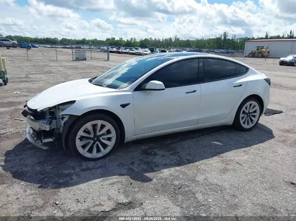 5YJ3E1EB7NF110423 2022 TESLA MODEL 3 - Image 2