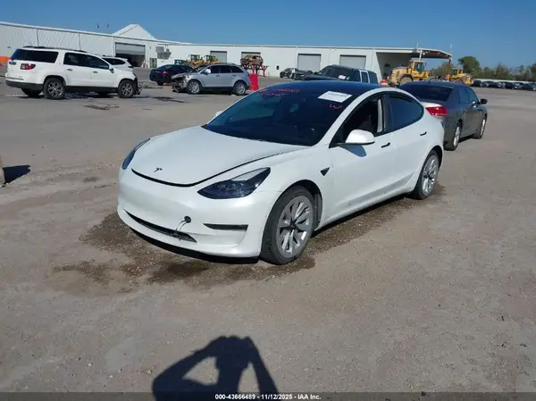 5YJ3E1EB7NF120143 2022 TESLA MODEL 3 - Image 2