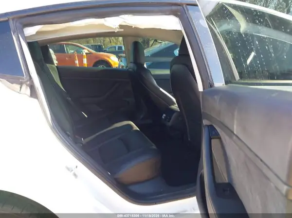 5YJ3E1EB7NF174767 2022 TESLA MODEL 3 - Image 8