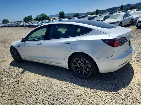 5YJ3E1EB7NF197899 2022 TESLA MODEL 3 - Image 2