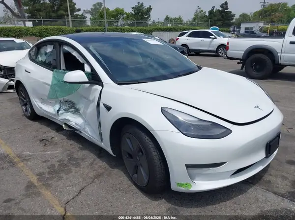 5YJ3E1EB7NF210537 2022 TESLA MODEL 3 - Image 1