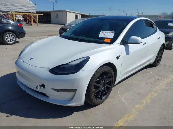 5YJ3E1EB7NF230450 2022 TESLA MODEL 3 - Image 2