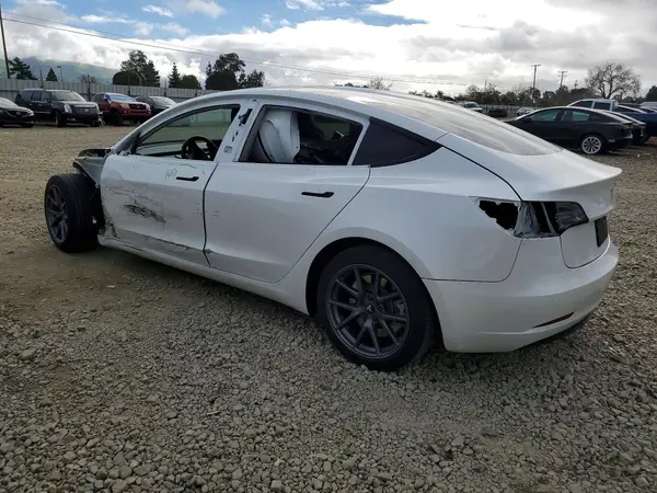 5YJ3E1EB7NF230898 2022 TESLA MODEL 3 - Image 2