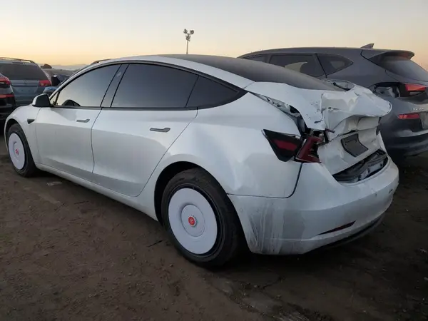 5YJ3E1EB7NF244462 2022 TESLA MODEL 3 - Image 2