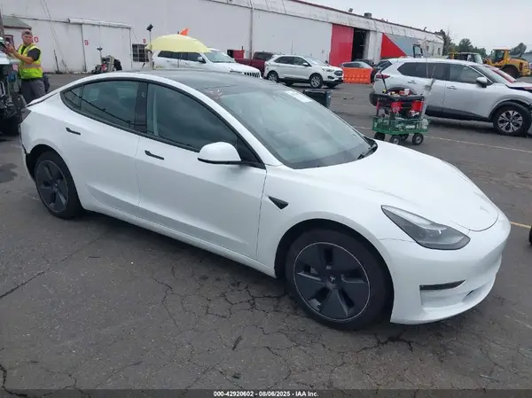 5YJ3E1EB7NF249922 2022 TESLA MODEL 3 - Image 1