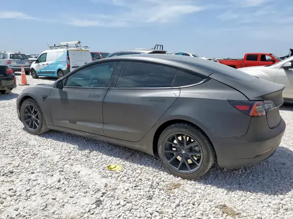 5YJ3E1EB7NF262606 2022 TESLA MODEL 3 - Image 2