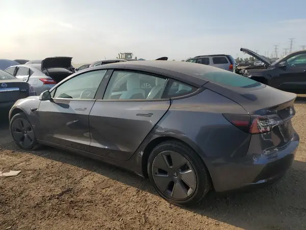 5YJ3E1EB7NF263643 2022 TESLA MODEL 3 - Image 2