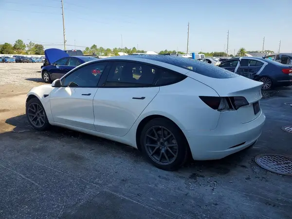 5YJ3E1EB7NF267031 2022 TESLA MODEL 3 - Image 2