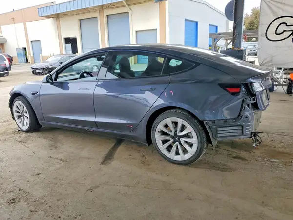 5YJ3E1EB7NF277932 2022 TESLA MODEL 3 - Image 2
