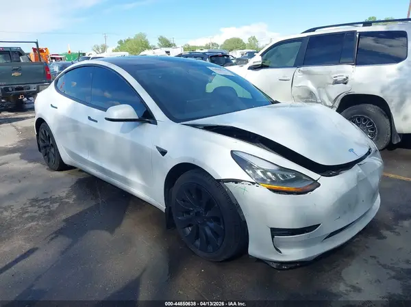 5YJ3E1EB7NF297386 2022 TESLA MODEL 3 - Image 1
