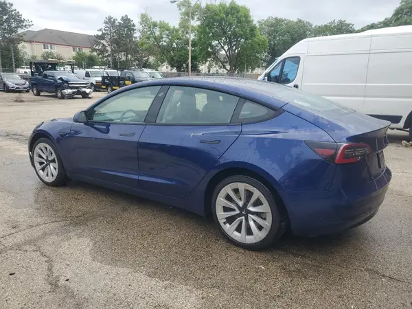 5YJ3E1EB7NF305213 2022 TESLA MODEL 3 - Image 2