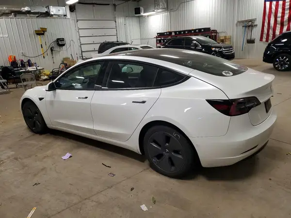 5YJ3E1EB7NF313814 2022 TESLA MODEL 3 - Image 2