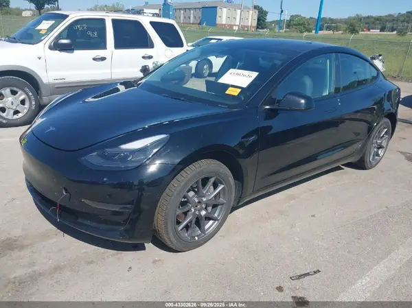 5YJ3E1EB7NF323369 2022 TESLA MODEL 3 - Image 2