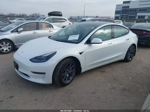 5YJ3E1EB7NF326319 2022 TESLA MODEL 3 - Image 2