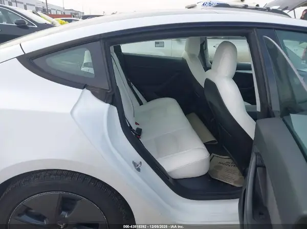 5YJ3E1EB7NF326319 2022 TESLA MODEL 3 - Image 8